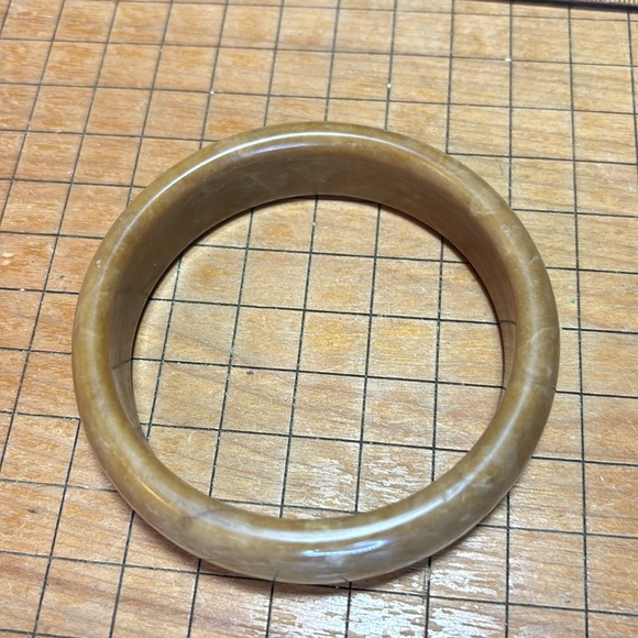 Carved Marbled Stone Bangle Bracelet 2 11/16”D Creamy Caramel Color EVC 8”L Int. - Picture 7 of 7